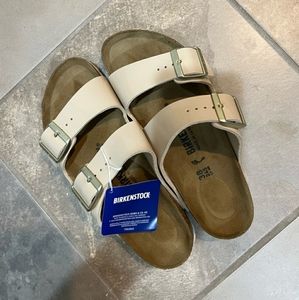 NWT Birkenstock Arizona Birko-Flor Patent Sandals Sand 7.5